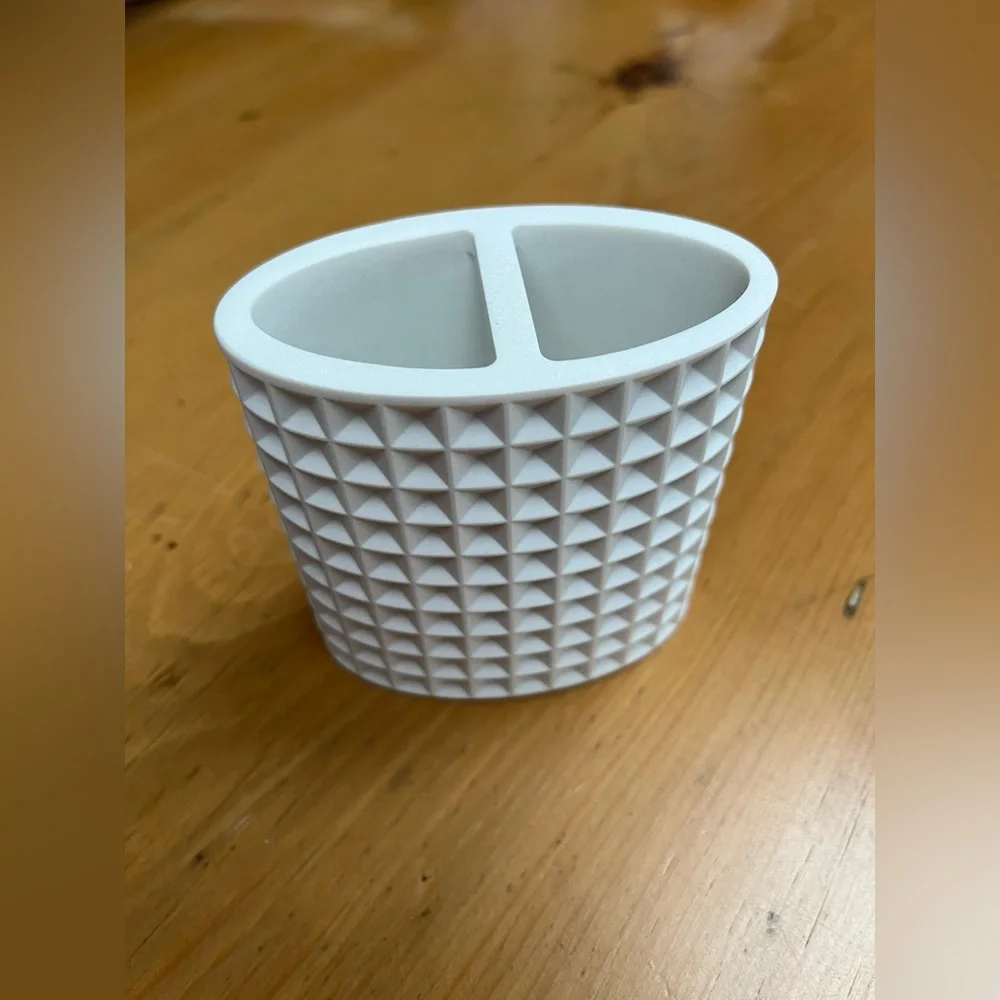 UGG White Geometric Organizer